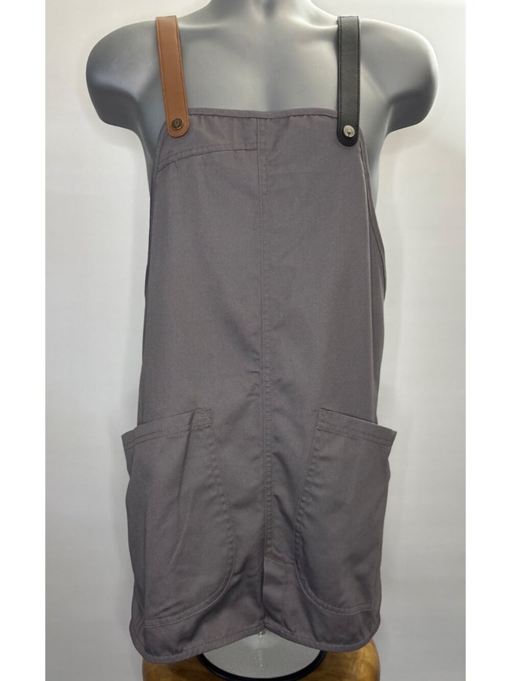 ChefWorks Contemporary Gray Apron Adjustable Straps Front Pockets Father's Day